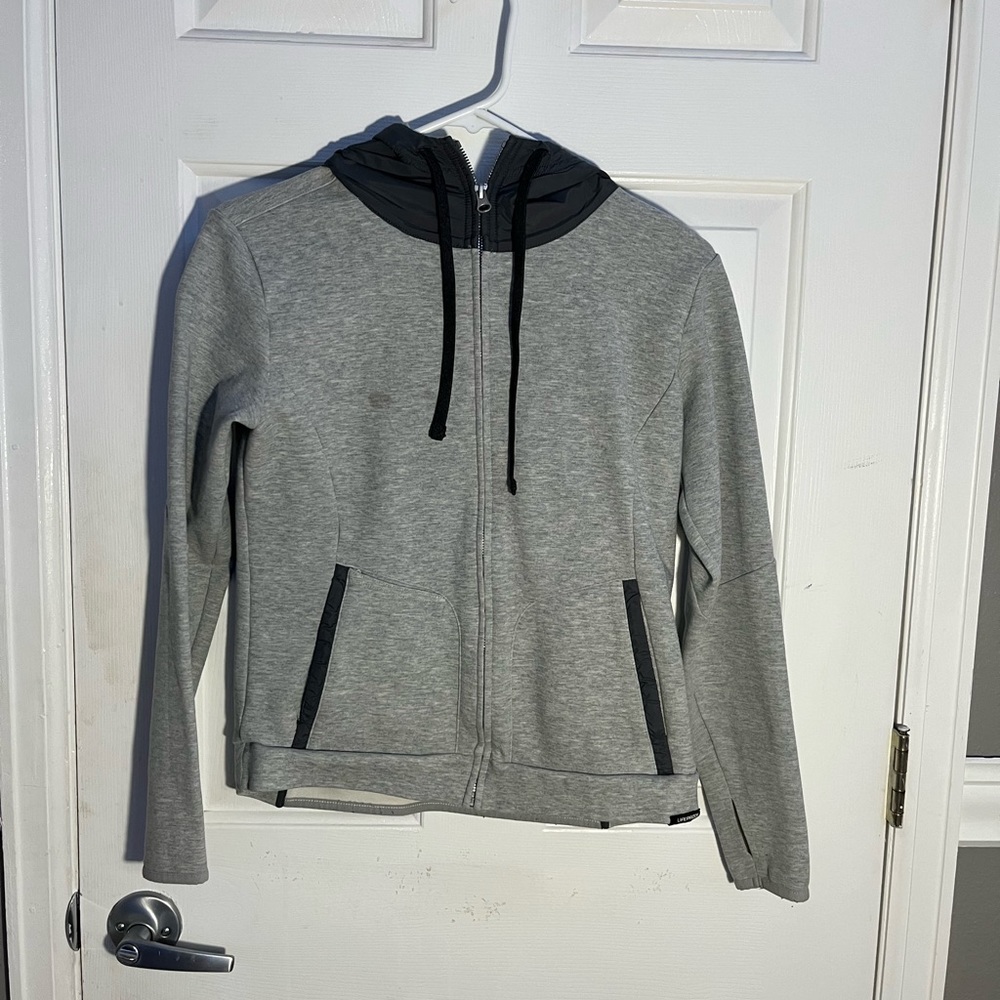 Sporty zip up
